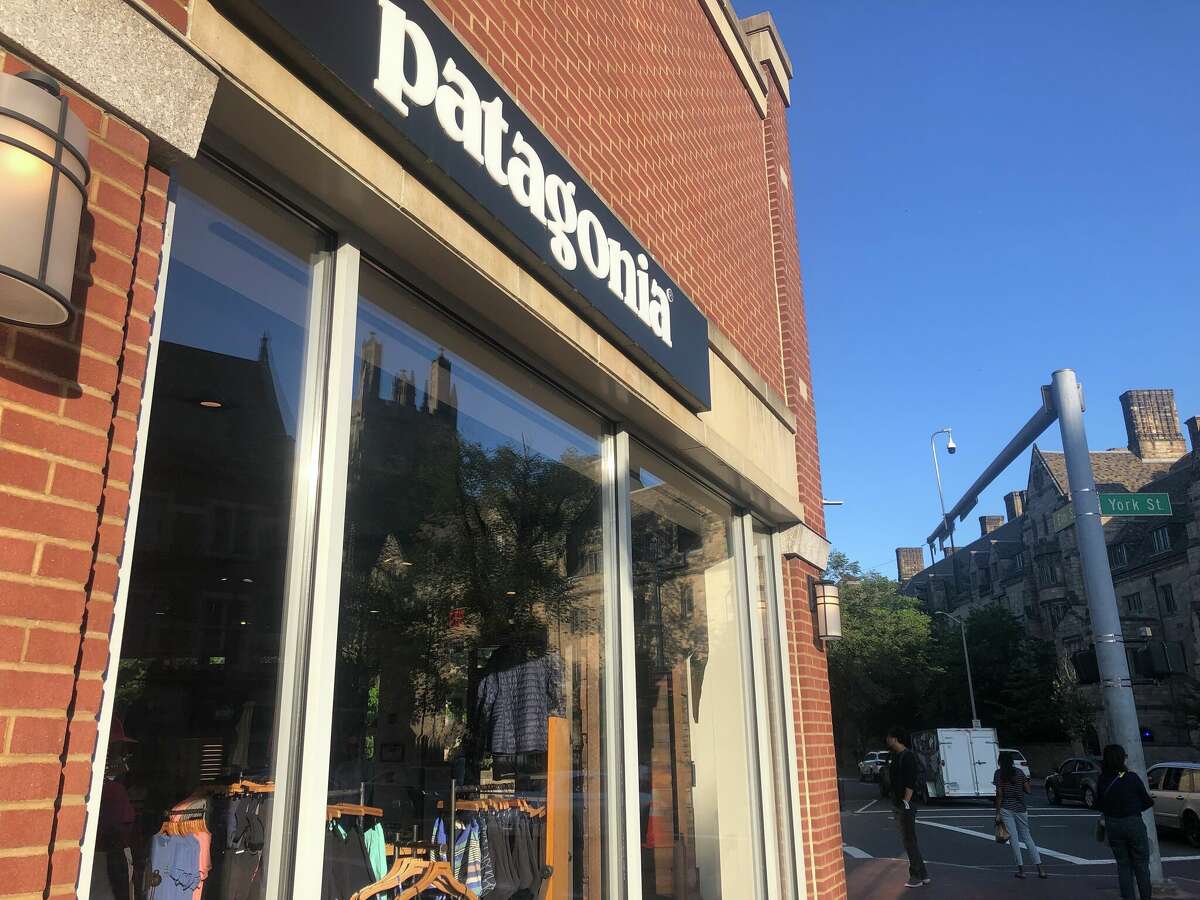 La tienda Patagonia en 1 Broadway, parte de Shops at Yale en New Haven, Connecticut, cerrará el 21 de agosto de 2022.