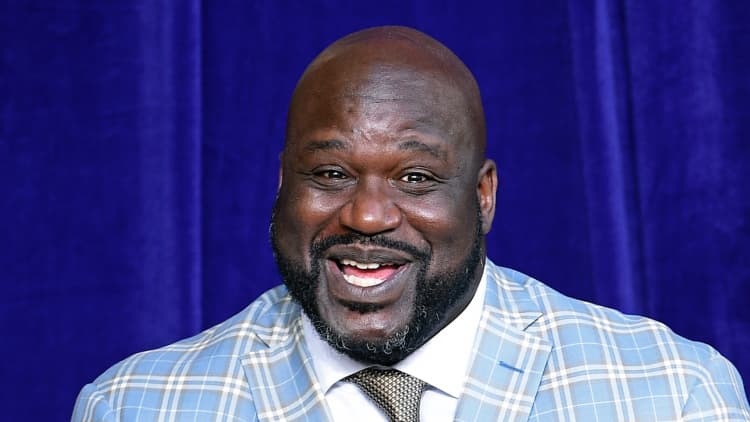 Esto es lo que hizo Shaquille O'Neal con su primer cheque y su consejo para los jóvenes