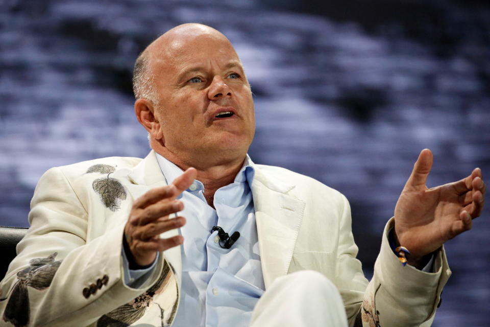 Mike Novogratz, fundador y director ejecutivo de Galaxy Digital, hace un gesto mientras habla durante la Conferencia Bitcoin 2022 en Miami Beach, Florida, EE. UU., 6 de abril de 2022. REUTERS/Marco Bello