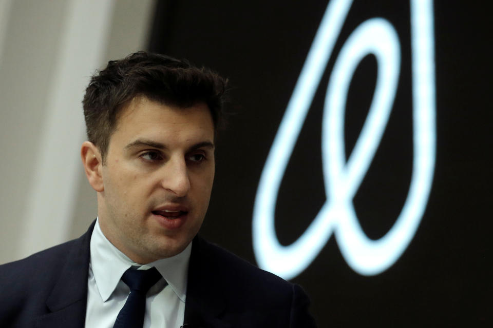 Brian Chesky, director ejecutivo y cofundador de Airbnb, habla con el Club Económico de Nueva York en un almuerzo en la Bolsa de valores de Nueva York (NYSE) en Nueva York, EE. UU., 13 de marzo de 2017. REUTERS/Mike Segar