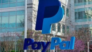 Logotipo de PayPal y frente de la sede