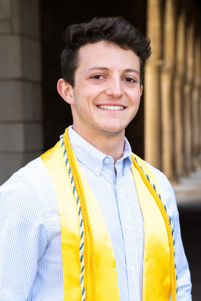 Zachary Marmet dijo que después de tomar el curso de nivel introductorio Cambio Global, sabía que quería estudiar el medio ambiente. 