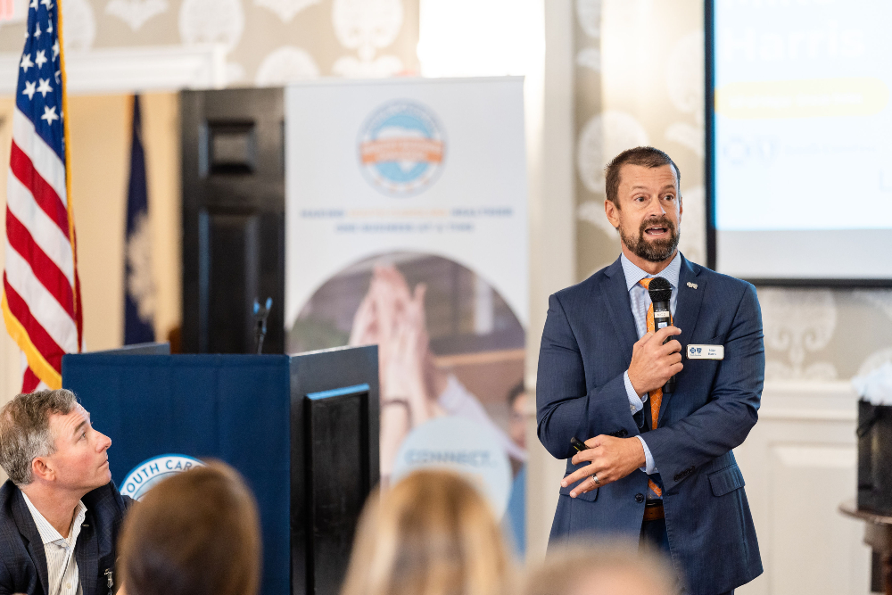 Mike Harris, vicepresidente de BlueCross BlueShield of South Carolina Major Group Sales, se dirige a los asistentes al evento de lanzamiento de South Carolina Healthy Business Challenge Midlands Region.  (Foto/Fotografía de B. Knox)