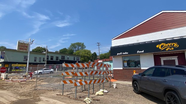 La construcción continúa en Earl Street y Hudson Road en St. Paul para la nueva Metro Transit Gold Line, una línea de autobús que unirá St. Paul y Woodbury.