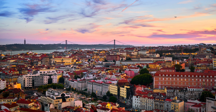 Una toma nocturna del horizonte de Lisboa.