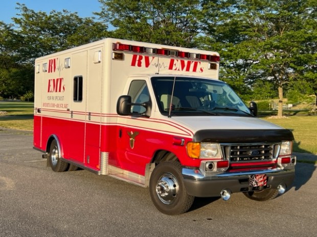 RV EMTs es una empresa móvil de reparación de autocares para vehículos recreativos iniciada por un residente del municipio de Exeter con más de 40 años de experiencia como técnico principal de vehículos recreativos.  (Foto cortesía de técnicos de emergencias médicas de RV)