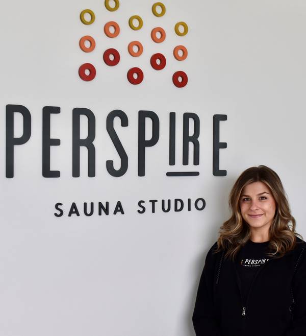 Perspire Sauna Studio, que abrió sus puertas en marzo en Naperville, ahora tiene cerca de 250 miembros, dice la gerente regional Kayla Thompson.