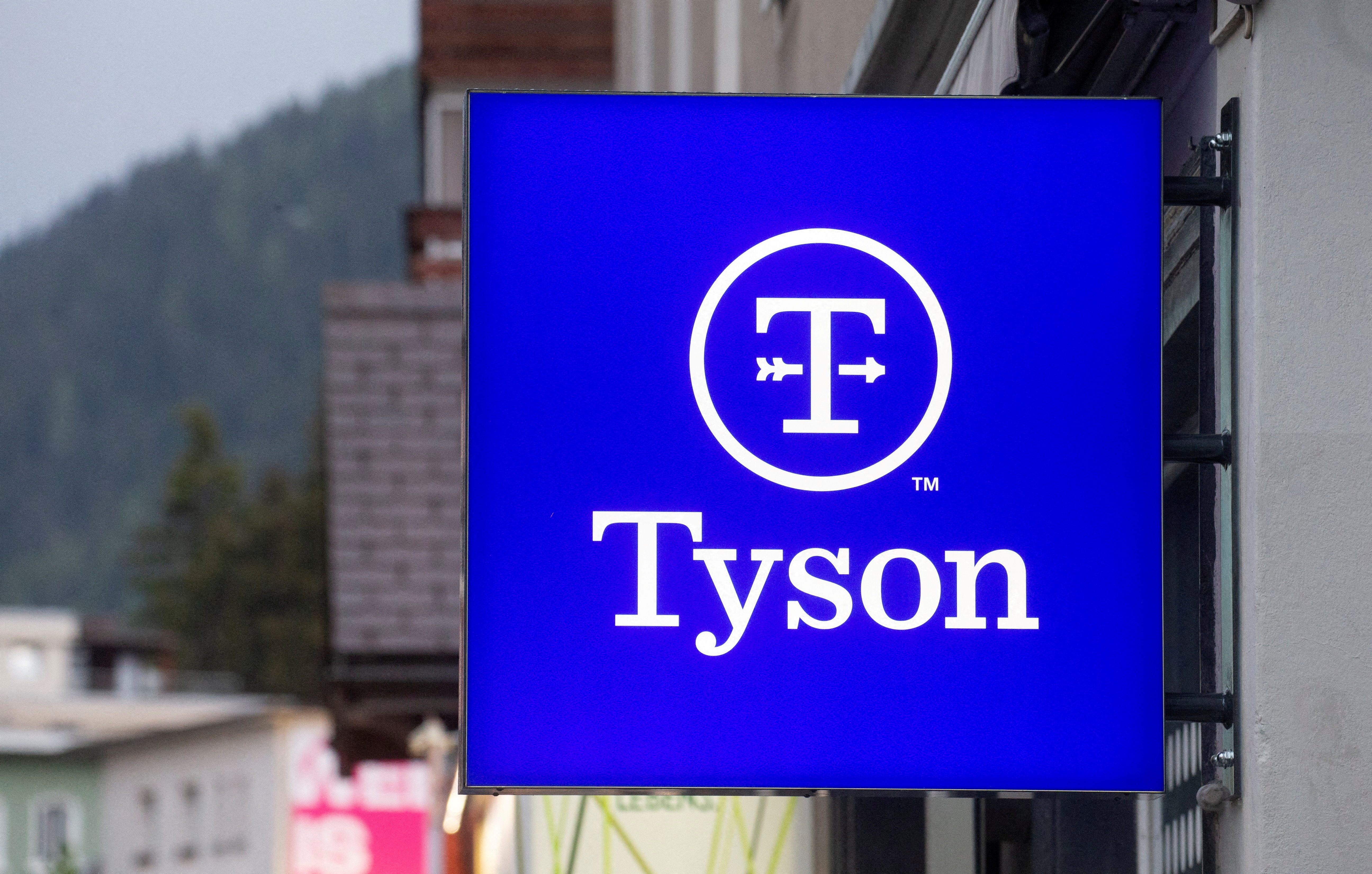 Logo de Tyson Foods se ve en Davos