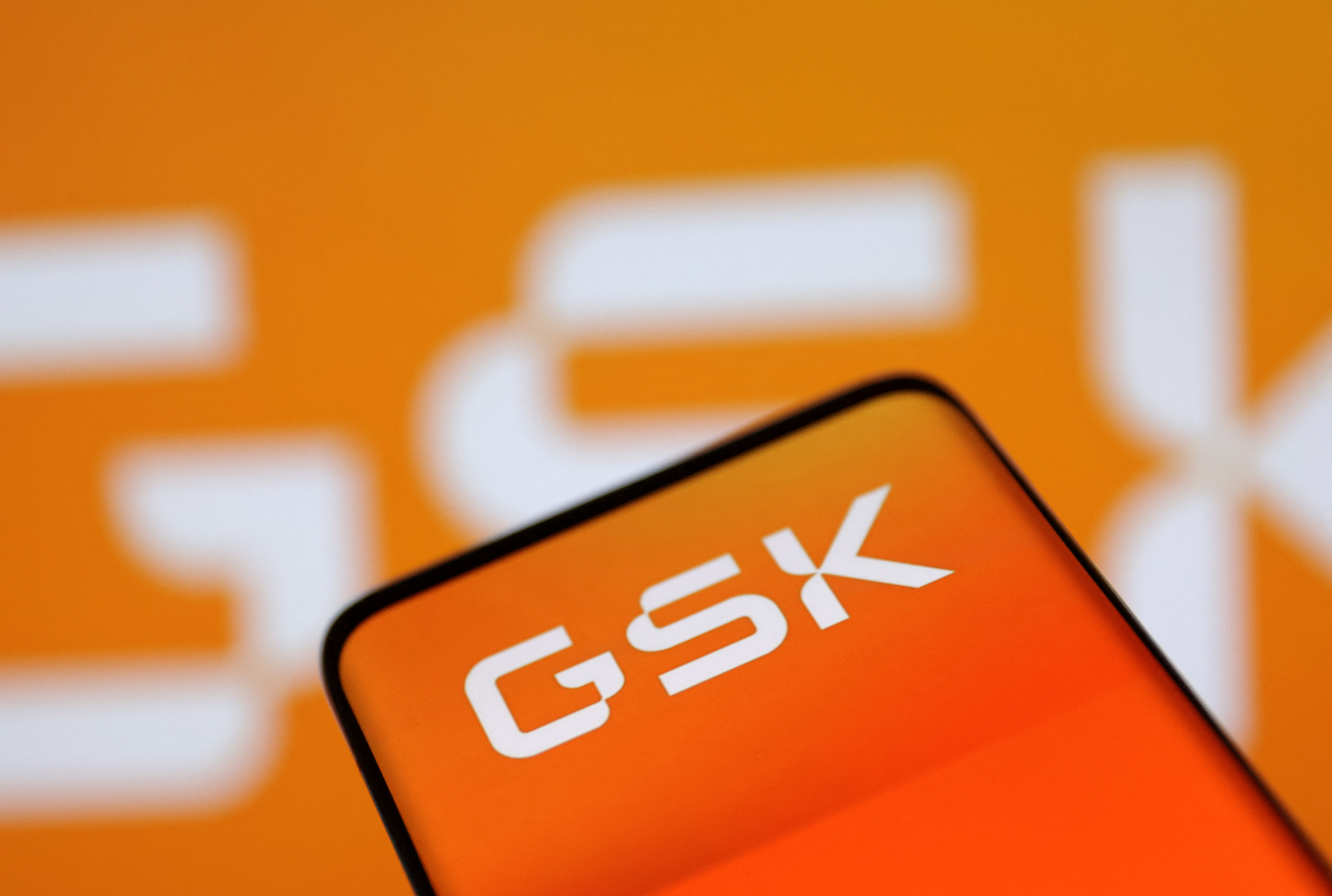 La ilustración muestra el logotipo de GSK (GlaxoSmithKline)