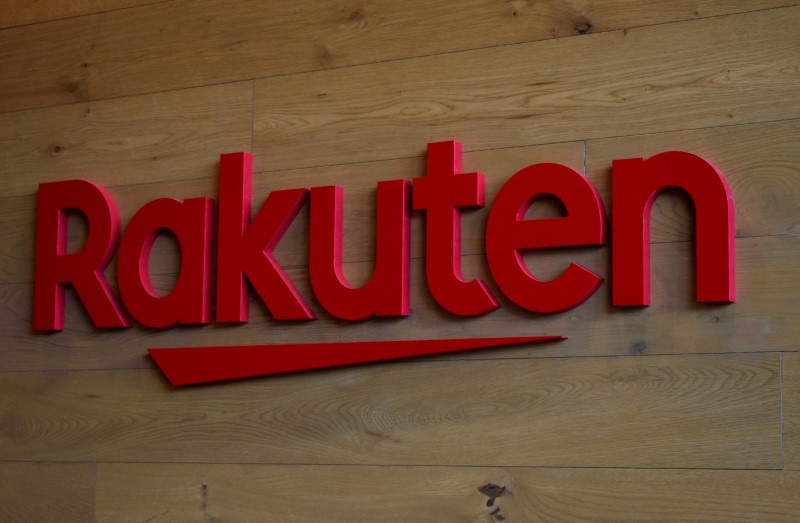 El logotipo de Rakuten se muestra en la sede de Rakuten en Tokio.