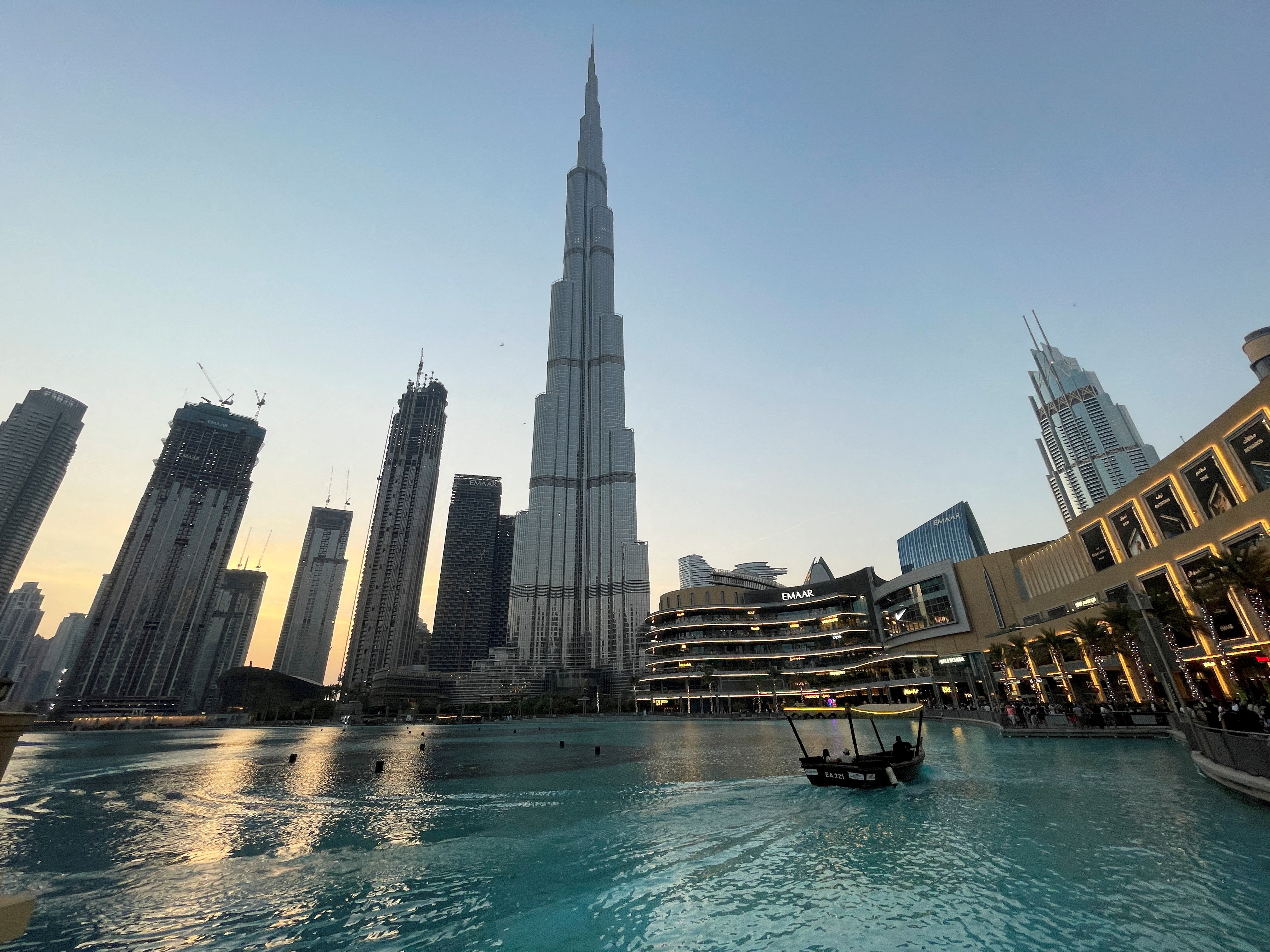 Vista general del Burj Khalifa y el horizonte del centro de Dubái