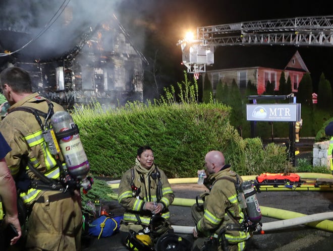 Los bomberos de Chappaqua luchan contra un incendio temprano en la mañana que destruyó un negocio en South Bedford Rad en Chappaqua el 9 de septiembre de 2023. El MTR ubicado en 65 South Bedford Road estaba completamente envuelto en llamas cuando los bomberos llegaron poco después de la medianoche.  Los bomberos de Pleasantville, Thornwood, Mt. Kisco ayudaron en el lugar.