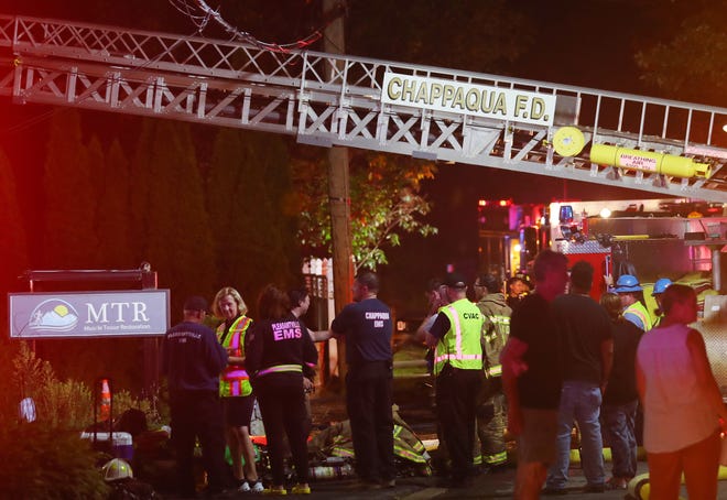 Los bomberos de Chappaqua luchan contra un incendio temprano en la mañana que destruyó un negocio en South Bedford Rad en Chappaqua el 9 de septiembre de 2023. El MTR ubicado en 65 South Bedford Road estaba completamente envuelto en llamas cuando los bomberos llegaron poco después de la medianoche.  Los bomberos de Pleasantville, Thornwood, Mt. Kisco ayudaron en el lugar.