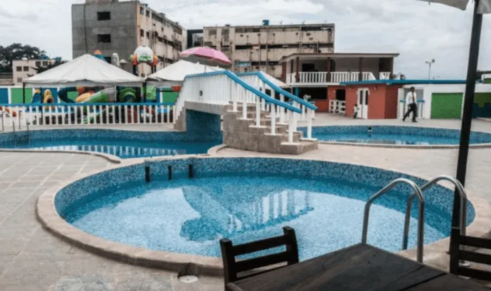 Piscina ubicada en la cárcel de Tocorón, Venezuela