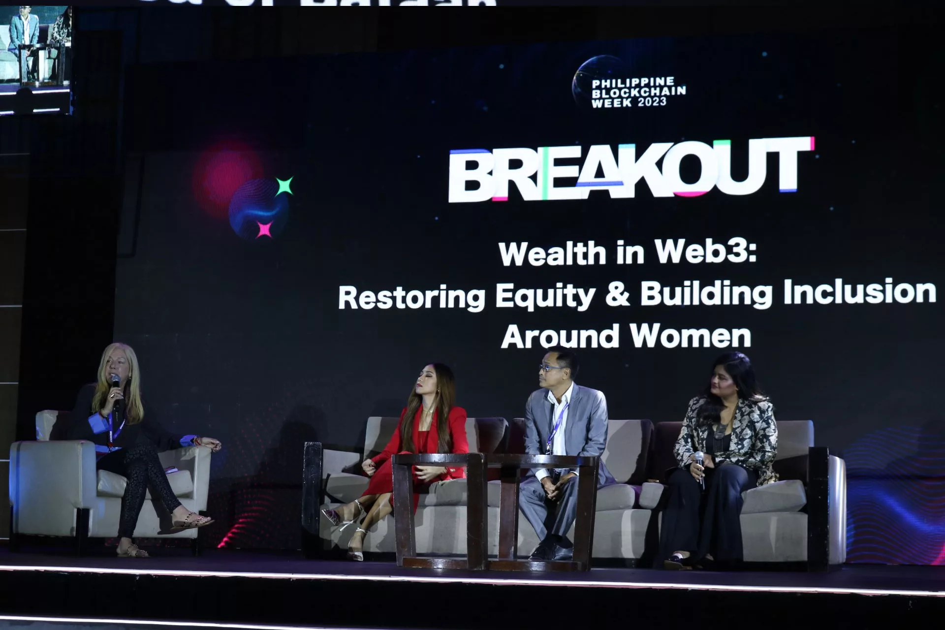 Naama Poznia, Stephanie Tower, Joel Barretto y Yashika Khater en la Philippine Blockchain Week 2023