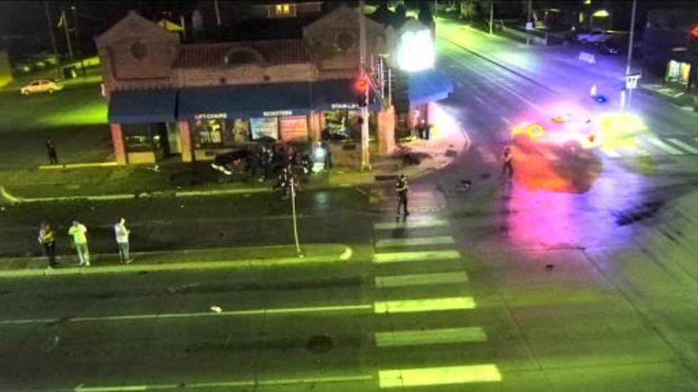 Los momentos inmediatamente después de un accidente grave en 27th & Vine que hospitalizó a cuatro personas muy...