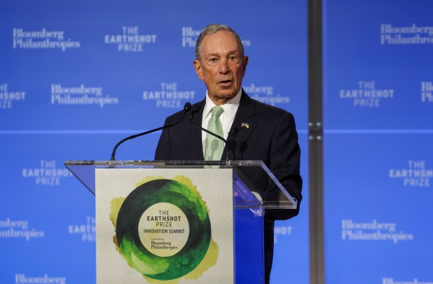 El exalcalde de Nueva York Michael Bloomberg habla durante la Cumbre de Innovación del Premio Earthshot en Nueva York, el martes 19 de septiembre de 2023. (Shannon Stapleton vía AP, Pool)