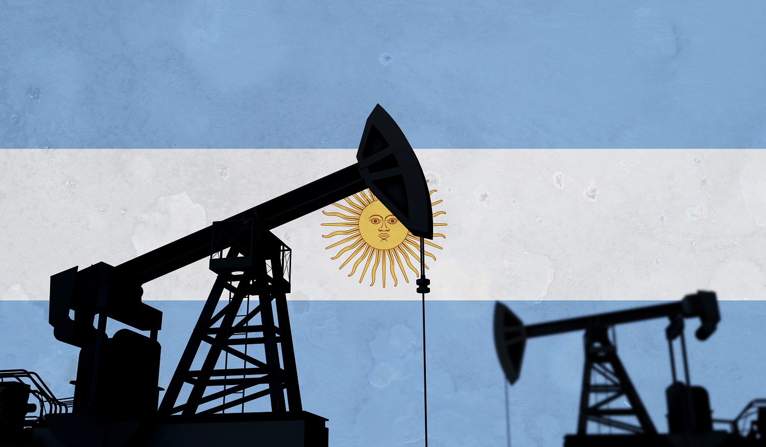 Siluetas de bombas de petróleo con el telón de fondo de la bandera argentina.