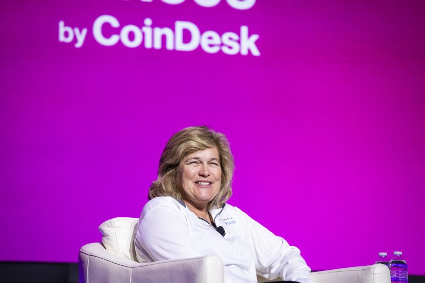 Jenny Johnson habla en Consensus, una conferencia sobre criptomonedas, en 2023.