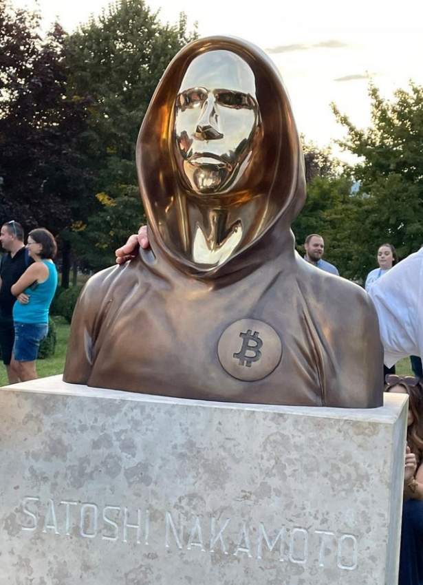 Una estatua en honor a Satoshi Nakamoto se encuentra en Hungría