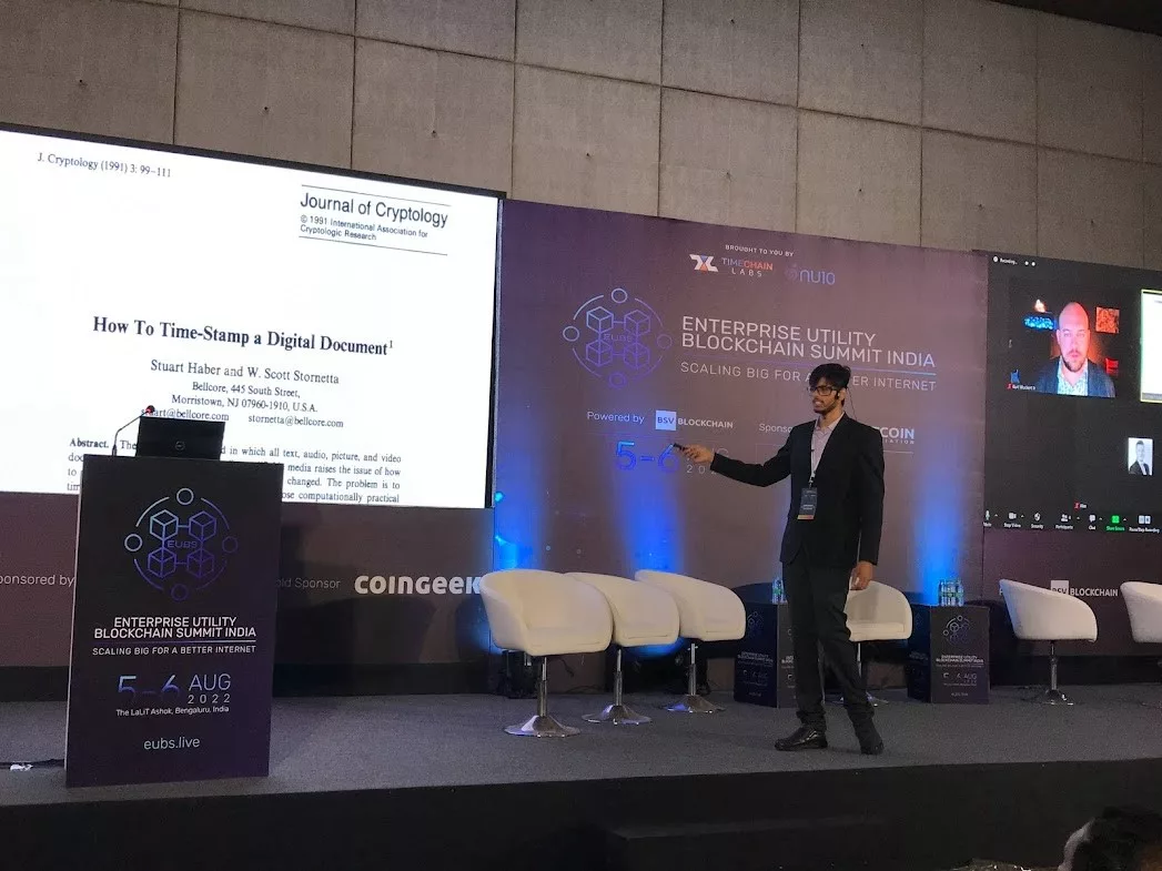 El fundador de Timechain Labs, Rohan Sharan, en el escenario