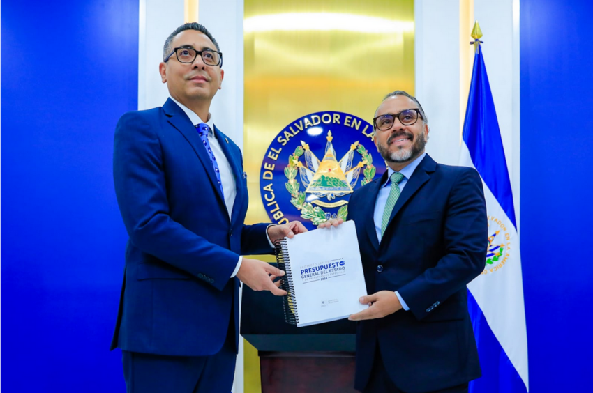 Presentación del Presupuesto General del Estado 2024, donde El Salvador signó recursos a la Agencia Administradora de Fondos Bitcoin. 