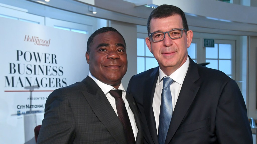 Tracy Morgan y Mark Landesman, fundador y socio de ML Management Partners, asisten a Power Business Managers 2023 de THR presentado por City National Bank en CUT por Wolfgang Puck el 25 de octubre de 2023 en Beverly Hills, California.