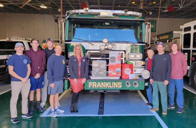 Franklin Fire Co. en Chambersburg fue una parada para los embajadores de CVBA el año pasado en el Día de Agradecimiento a los Socorristas.  Se aceptarán donaciones para 2023 hasta el 5 de diciembre.