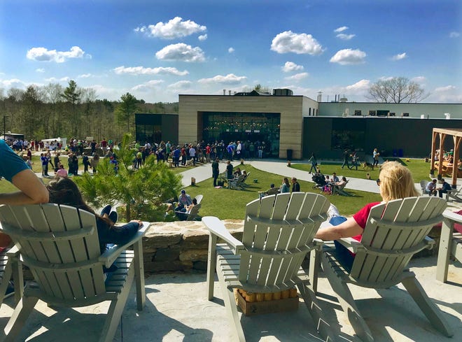 La vista del patio de Tree House Brewing en Charlton. [T&G File Photo/Christine Peterson]