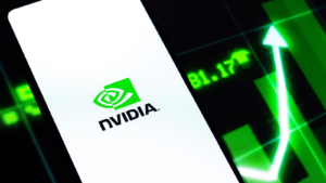 Logotipo de Nvidia (NVDA) en la imagen de stock de la pantalla del teléfono.