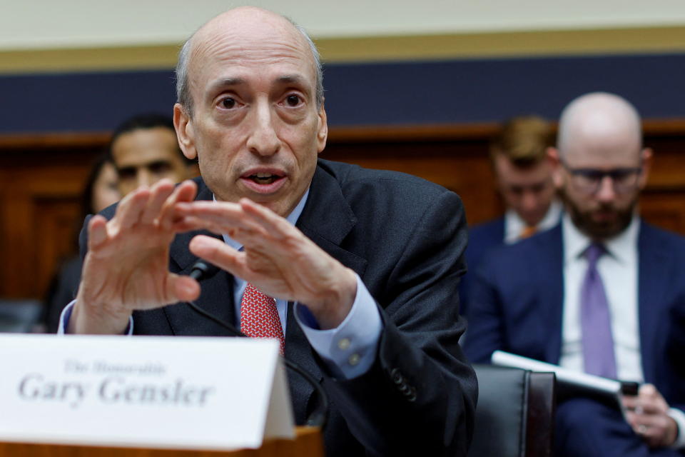 El presidente de la Comisión de Bolsa y Valores de EE.UU. (SEC), Gary Gensler, testifica ante una audiencia de supervisión del Comité de Servicios Financieros de la Cámara de Representantes en Capitol Hill en Washington, EE.UU., el 27 de septiembre de 2023. REUTERS/Jonathan Ernst