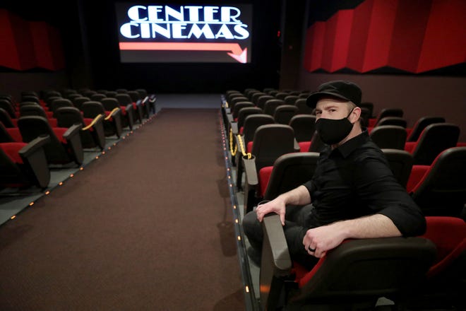 Shawn Stetler, director de cine del William Carlos Williams Center, posa para una fotografía en Rutherford, Nueva Jersey, el miércoles 16 de septiembre de 2020