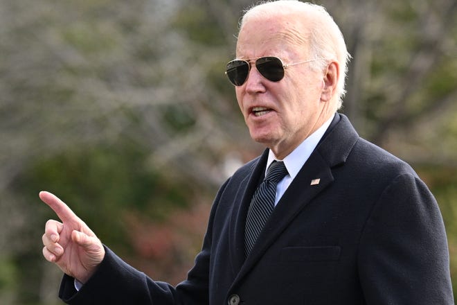 El presidente Joe Biden llega a la Casa Blanca en Washington, DC, el 19 de diciembre de 2023, cuando regresa de Wilmington, Delaware.