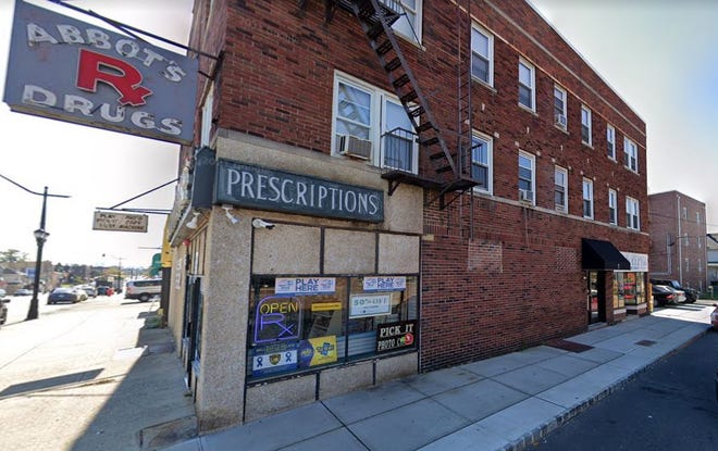 La farmacia Abbot en Belleville cerró sus puertas después de 50 años de actividad debido a la jubilación del propietario.