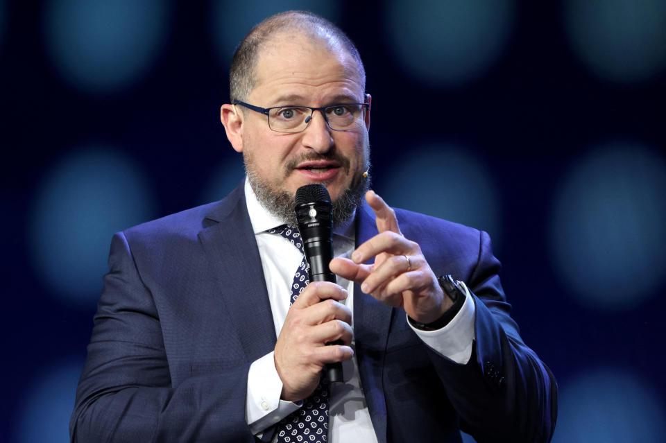 Cristiano Amon, director ejecutivo de Qualcomm, responde a una pregunta durante una conversación principal en CES 2024, una feria anual de electrónica de consumo, en las Vegas, Nevada, EE.UU., el 10 de enero de 2024. REUTERS/Steve Marcus