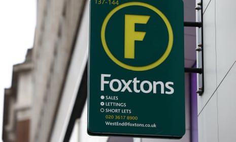 Un agente inmobiliario de Foxtons en Londres.