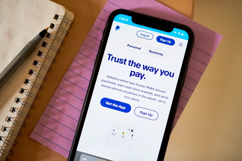 Sitio web de PayPal en un teléfono inteligente