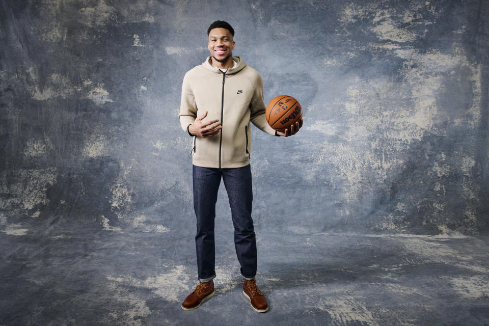 Campeón de la NBA y dos veces Jugador Más Valioso, Giannis Antetokounmpo se asocia hoy con LegalZoom para anunciar que las solicitudes están abiertas para el programa anual de subvenciones Fast Break para pequeñas empresas.