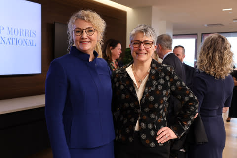 Stacey Kennedy, presidenta de la Región de las Américas y directora ejecutiva del negocio estadounidense de PMI (izquierda) y Fran Pastore, director ejecutivo de WBDC (derecha) (Foto: Business Wire)