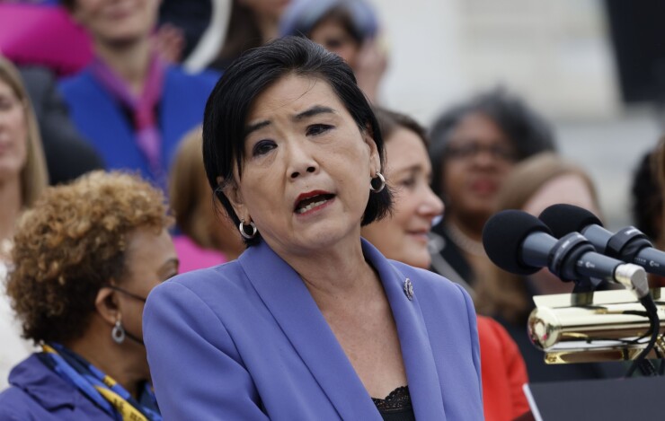 La representante Judy Chu, demócrata de California, habla durante una conferencia de prensa sobre el proyecto de decisión de la Corte Suprema de Estados Unidos sobre Roe contra Wade frente al Capitolio de Estados Unidos en Washington, DC, Estados Unidos, el viernes 13 de mayo de 2022.