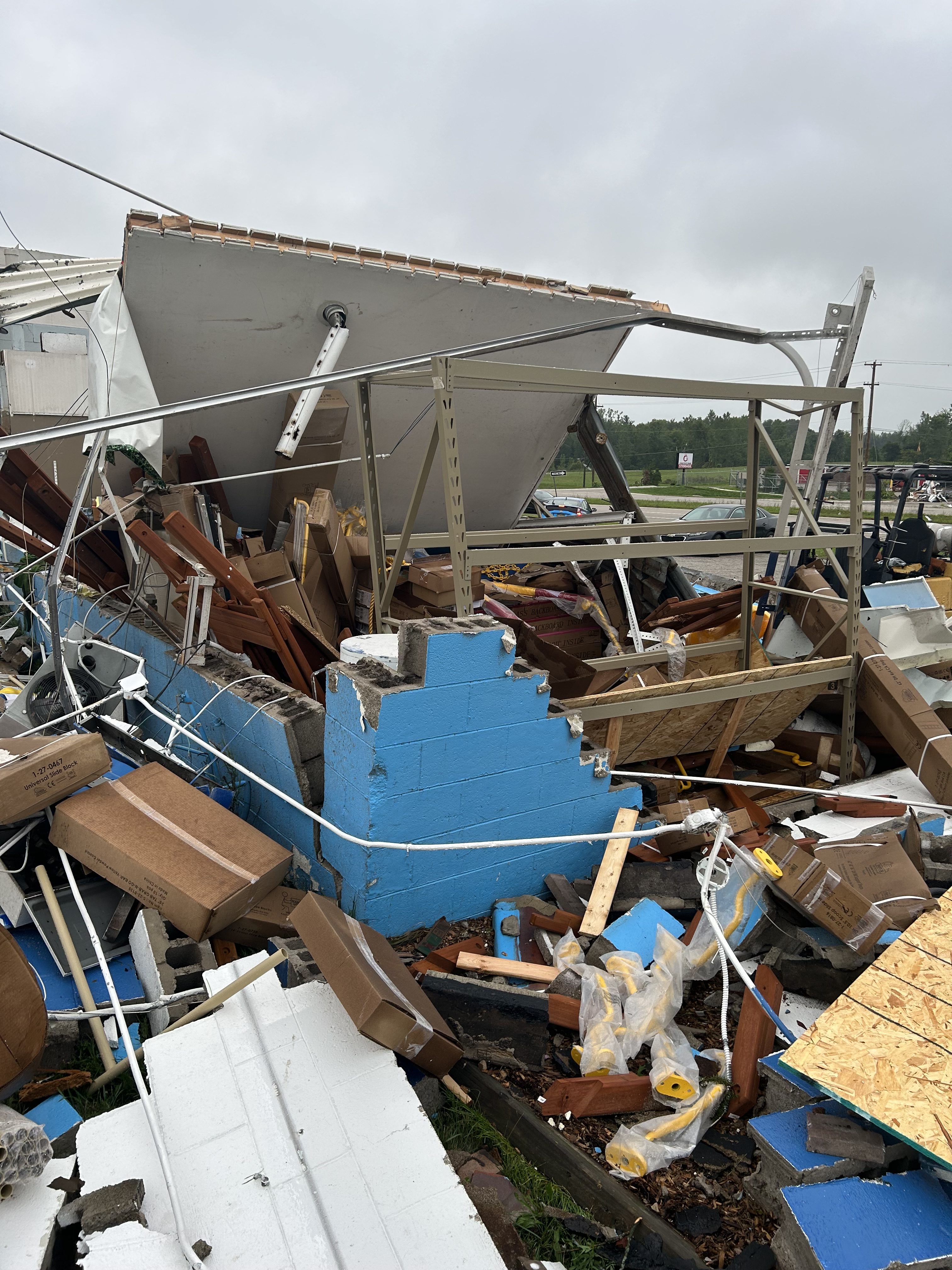 Los daños a Backyard Fun Zone después de la tormenta del 24 de agosto de 2023.  (Cortesía de Tracie Lampe)