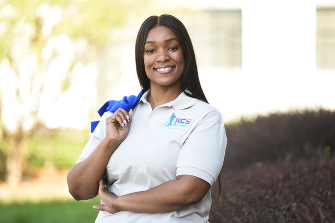 Ronisha Beljour, presidenta y directora ejecutiva de KCS Janitorial & Maintenance Company, realizó programas comerciales en la Knoxville Area Urban League que la ayudaron a hacer crecer su negocio.