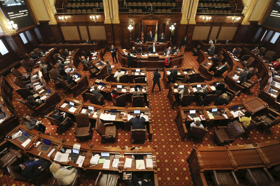 Audiencia del Senado en el edificio del Capitolio del estado en Springfield, Illinois, el 7 de abril de 2022. (Antonio Perez/Chicago Tribune/Tribune News Service vía Getty Images)