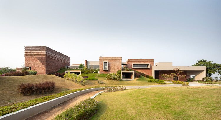 Bandhan Residential School of Business / Abin Design Studio - Fotografía de exteriores, ventanas y fachadas