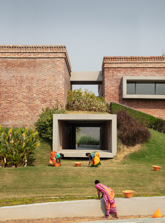 Bandhan Residential School of Business / Abin Design Studio - Fotografía de exteriores, ventanas, puertas y fachadas