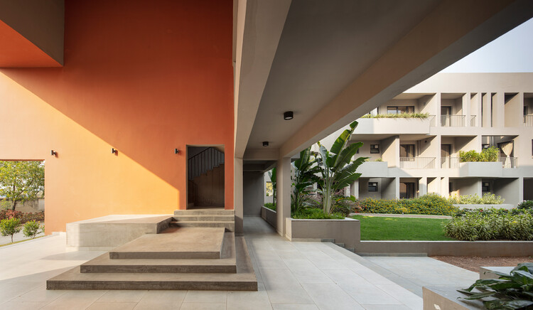 Escuela Residencial de Negocios Bandhan / Abin Design Studio - Imagen 5 de 48