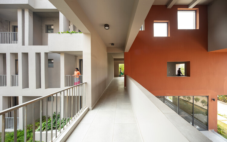 Bandhan Residential School of Business / Abin Design Studio - Fotografía de interiores, ventanas, fachadas, pasamanos