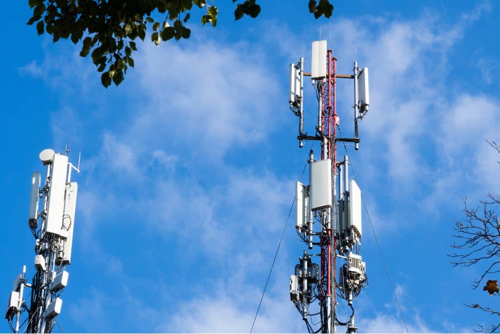 Las torres 5G son sitios de telecomunicaciones capaces de transmitir señales de “Nueva Radio” 5G para una cobertura de área amplia