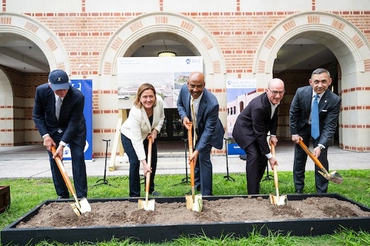 Robert Ladd, Amy Dittmar, Reginald DesRoches, Stephen Cassell, Peter Rodríguez