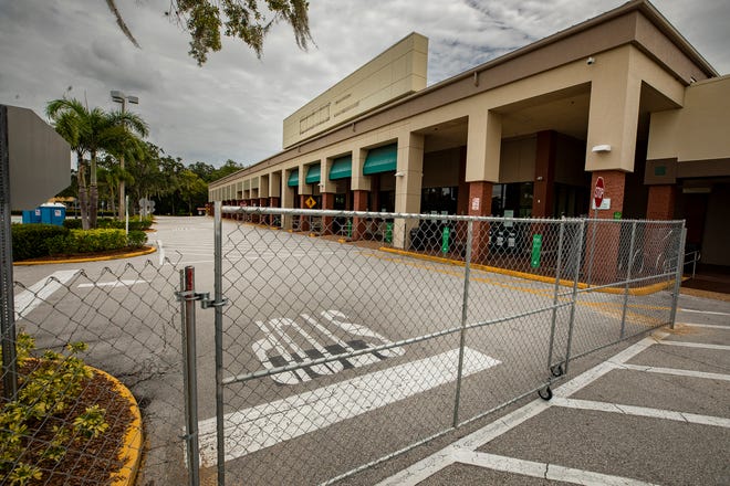 Algunos dueños de tiendas en la plaza Lake Miriam dicen que están preocupados por una desaceleración en los negocios desde que la parte del centro y el estacionamiento cerca del Publix ha estado cerrada.